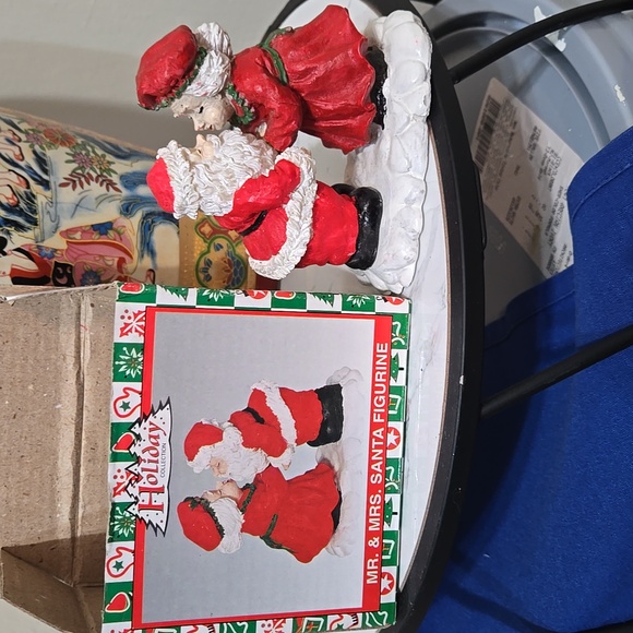 Mr. & Mr. Santa Figure - Picture 2 of 7